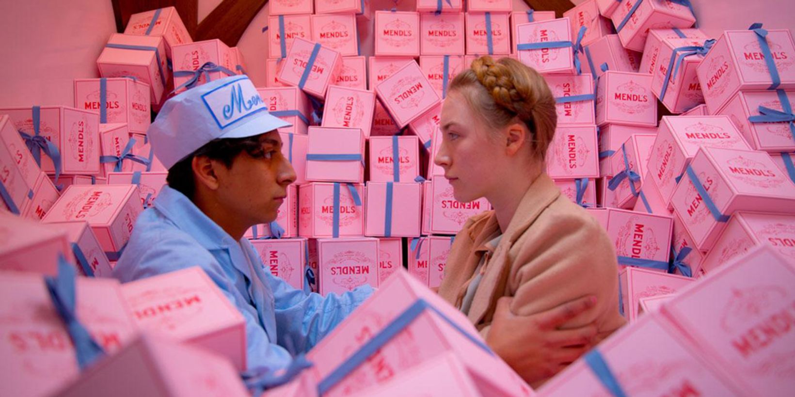 Tony Revolori og Saoirse Ronan i The Grand Budapest Hotel