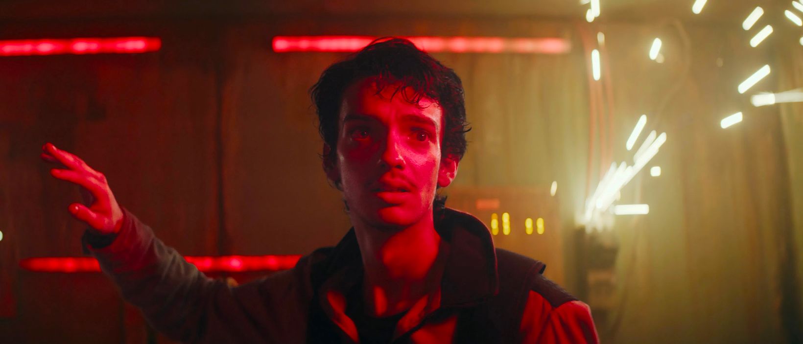 Kodi Smit-McPhee i 2067