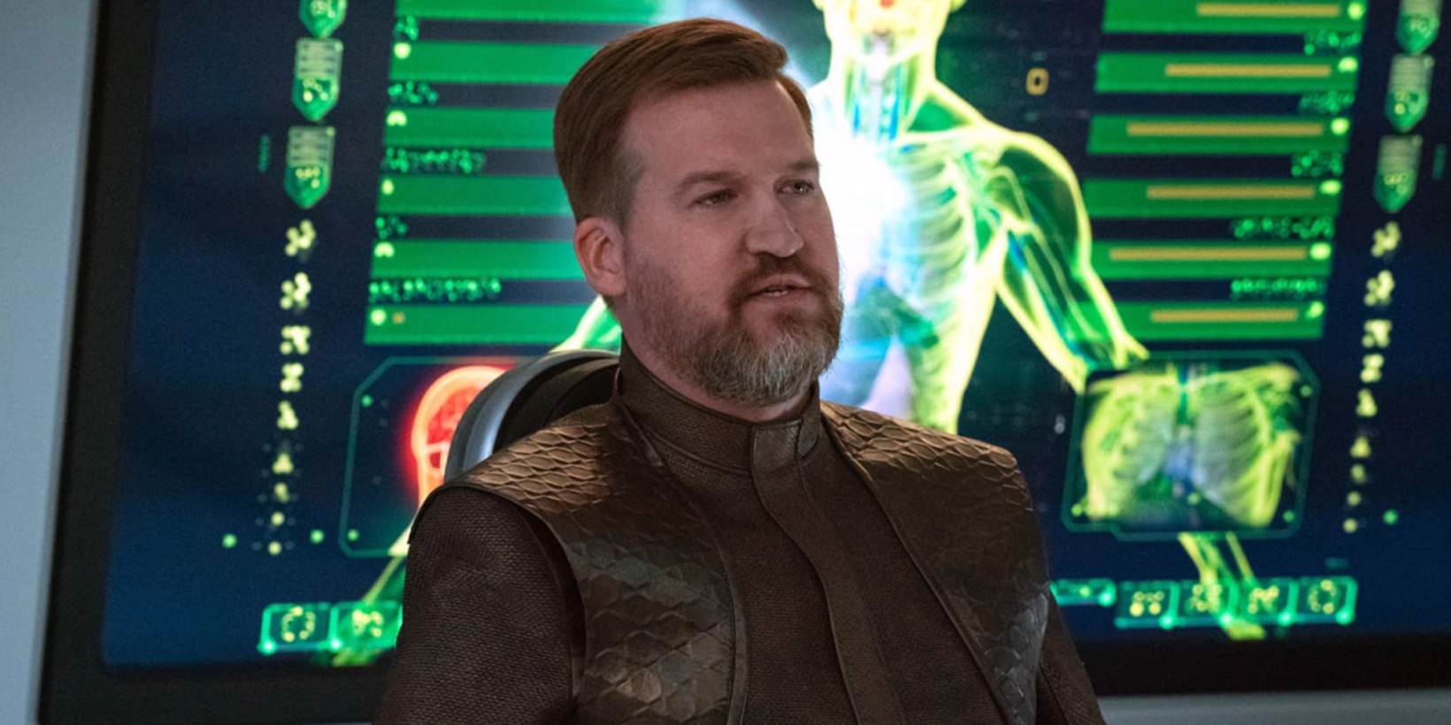 Kenneth Mitchell sitter i rullestol i filmen "Star Trek:Discovery".
