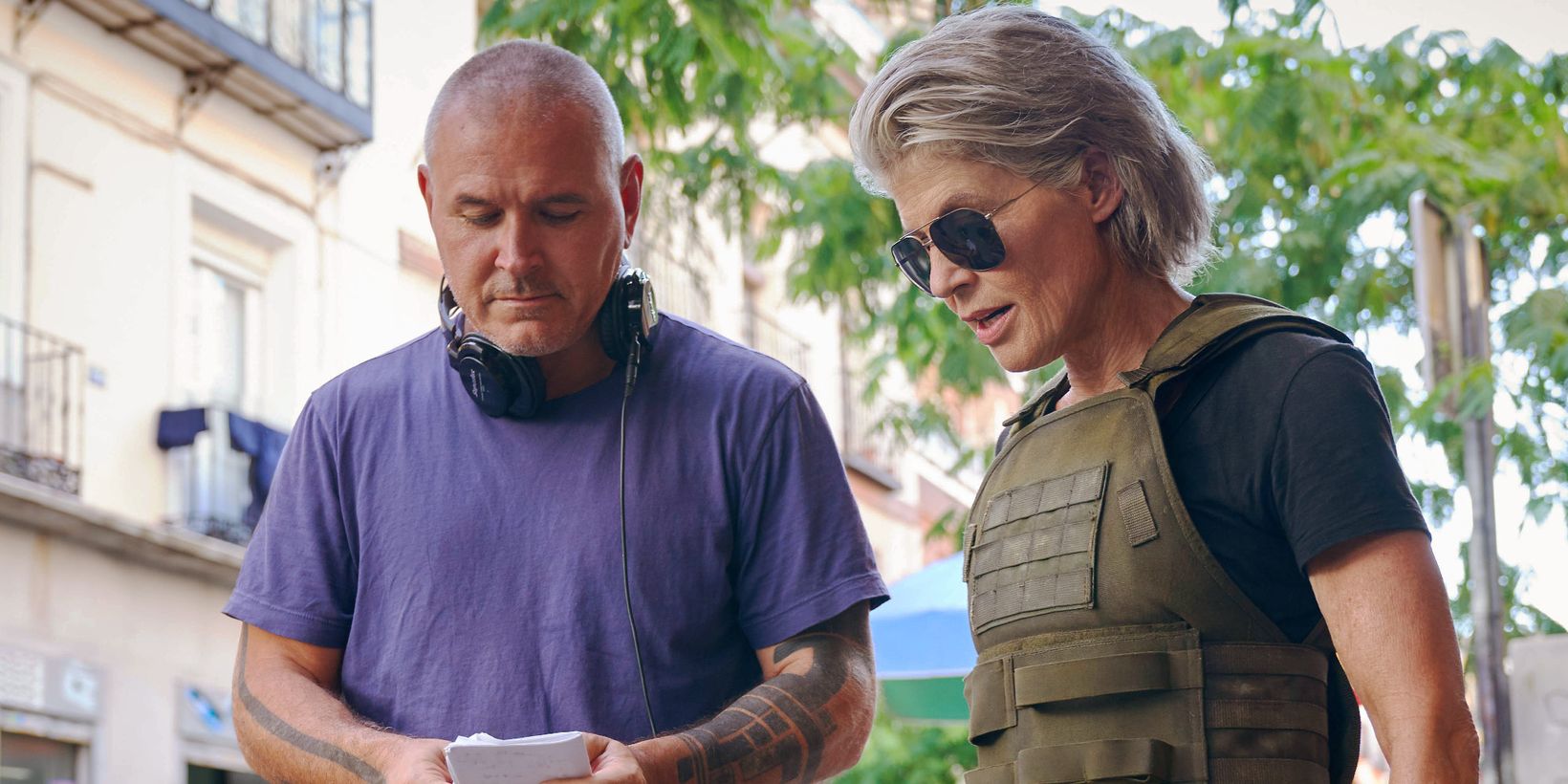 Tim Miller og Linda Hamilton under innspillingen av Terminator: Dark Fate