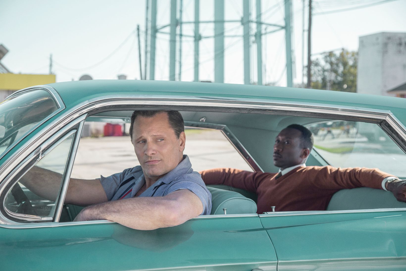 Green Book_Still_Viggo Mortensen og Mahershala Ali.jpg