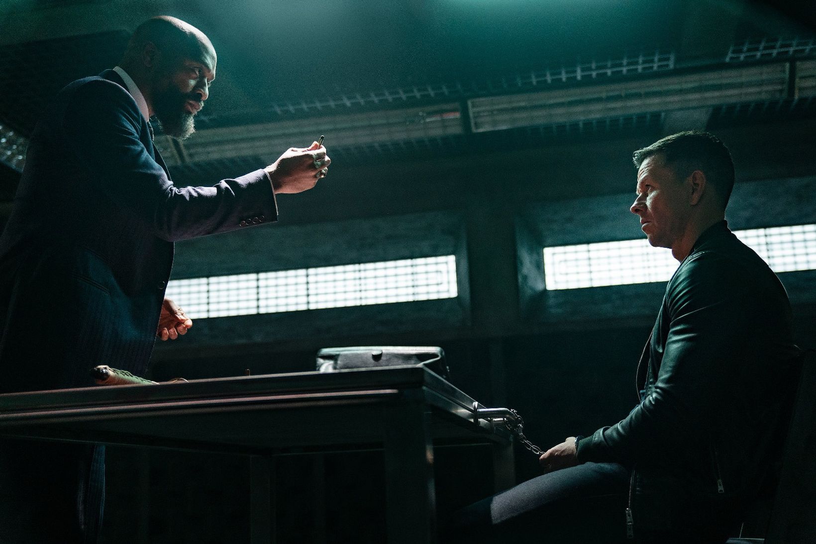 Chiwetel Ejiofor og Mark Wahlberg i Infinite