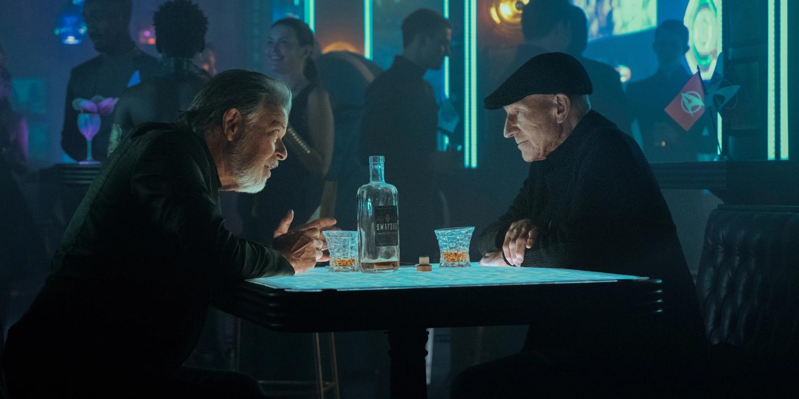 Jonathan Frakes og Patrick Stewart i Star Trek: Picard sesong 3
