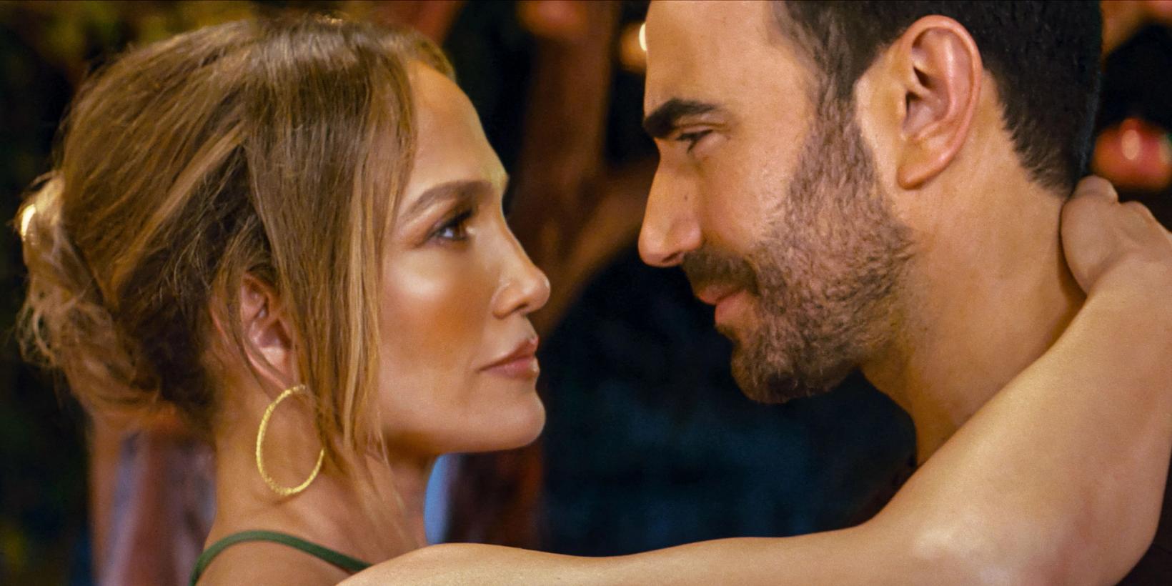 Jennifer Lopez og Brett Goldstein i Office Romance