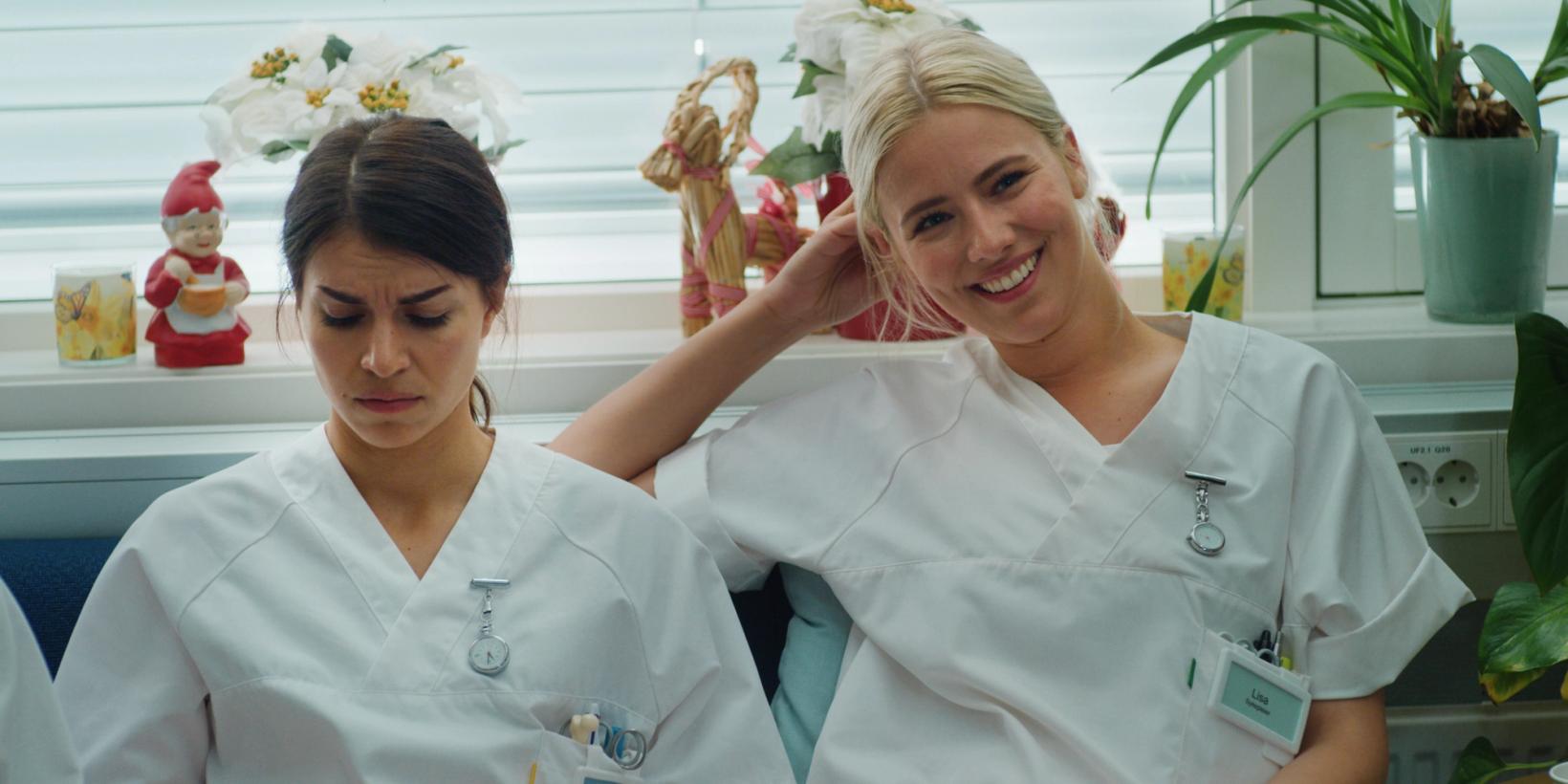 Ida Elise Broch og Dagny Norvoll Sandvik i Hjem til jul sesong 2