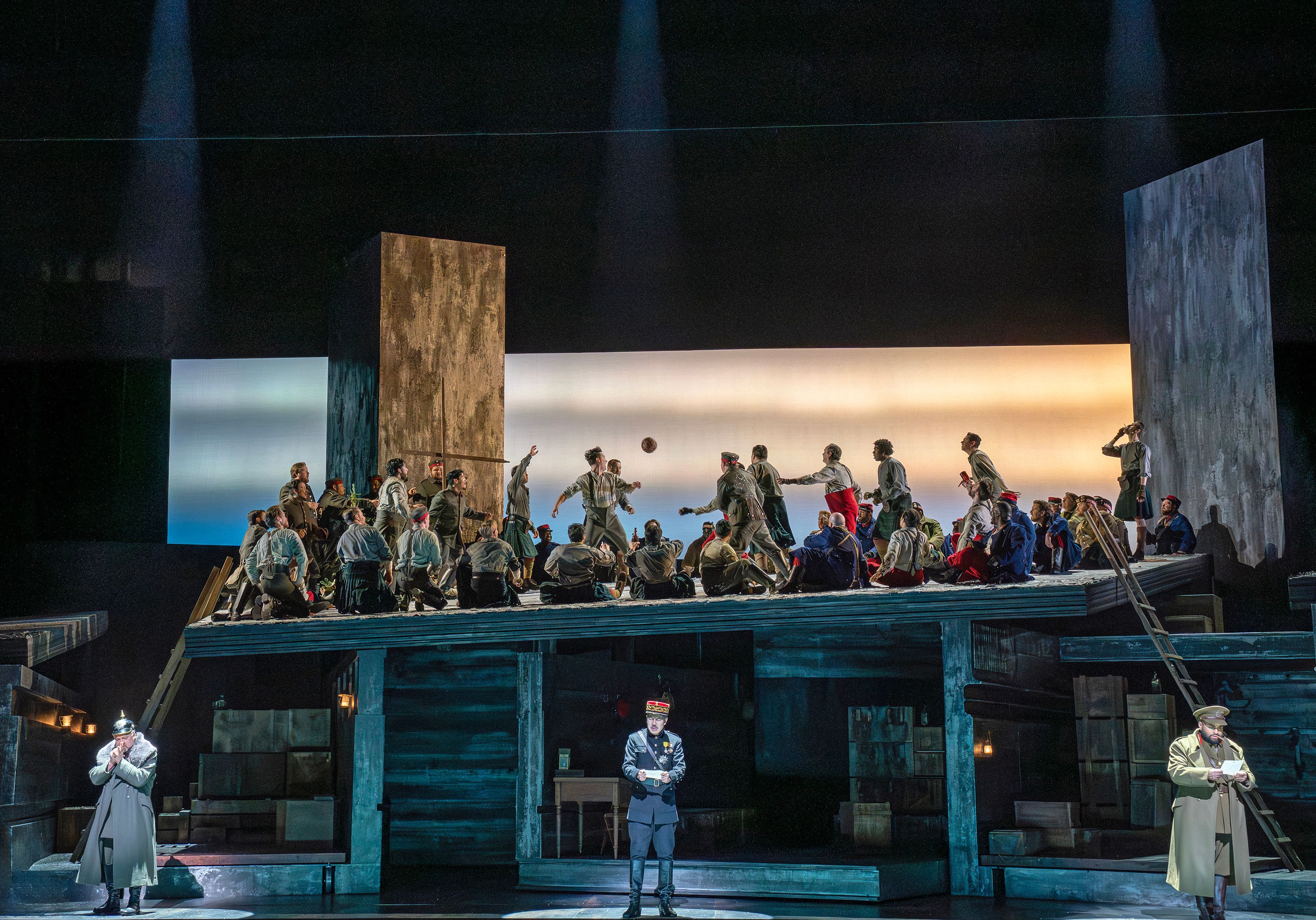 Bilde fra 'The Met Opera: SILENT NIGHT (Music by Kevin Puts / Libretto by Mark Campbell)'