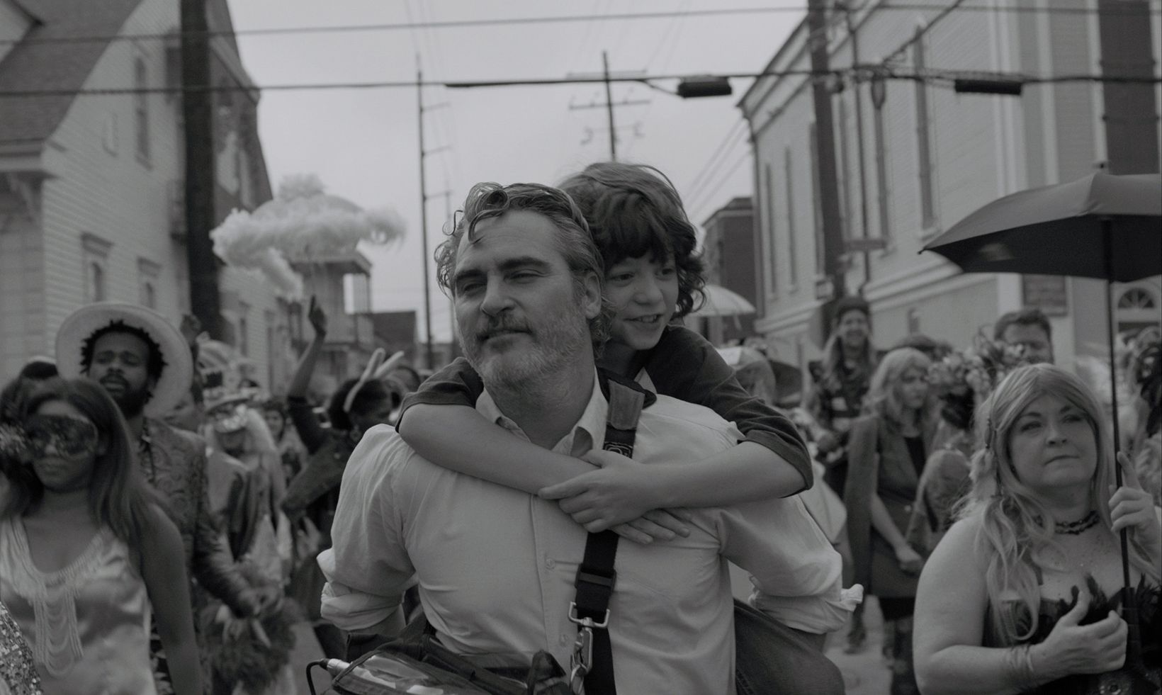 Joaquin Phoenix holding a woman
