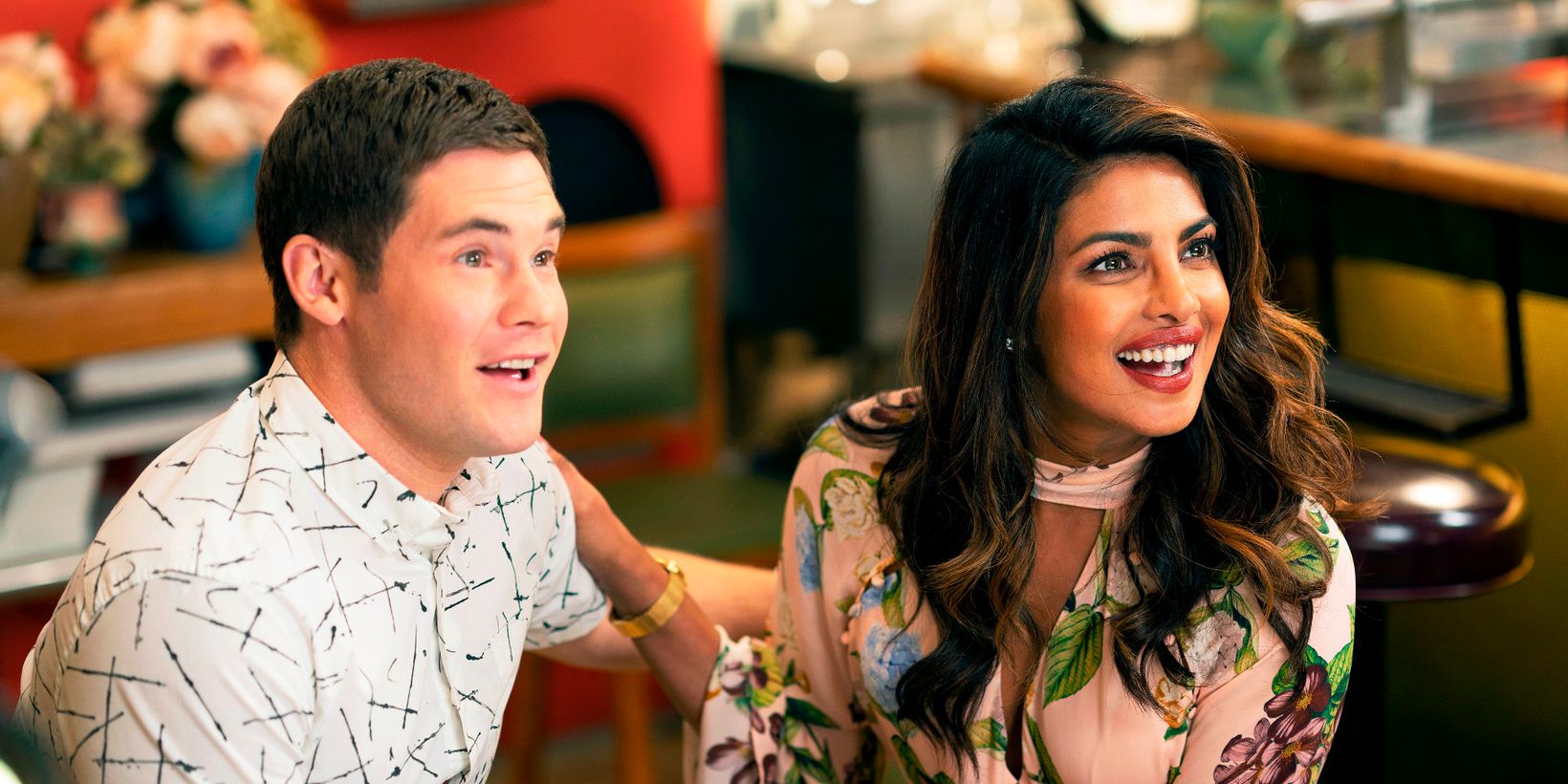 Adam DeVine og Priyanka Chopra i Isn't It Romantic