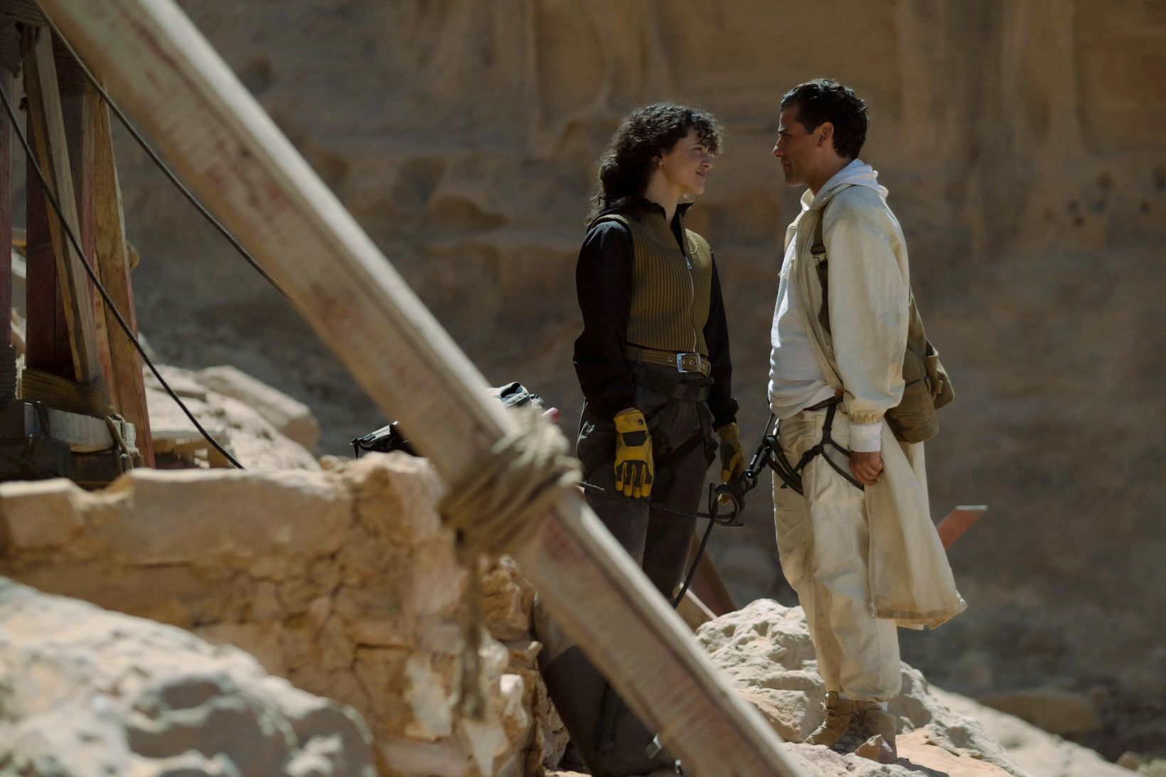 May Calamawy og Oscar Isaac i Moon Knight