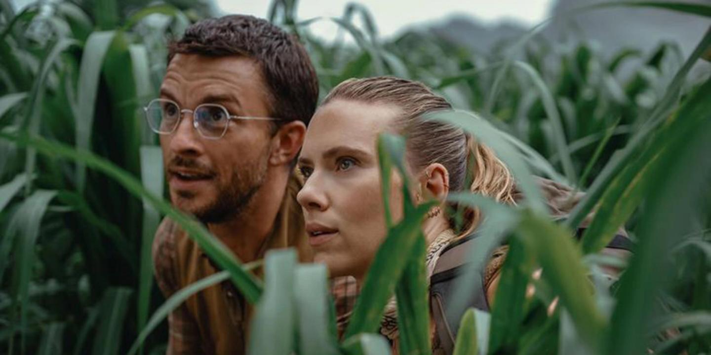 Jonathan Bailey and Scarlett Johansson i Jurassic World Rebirth