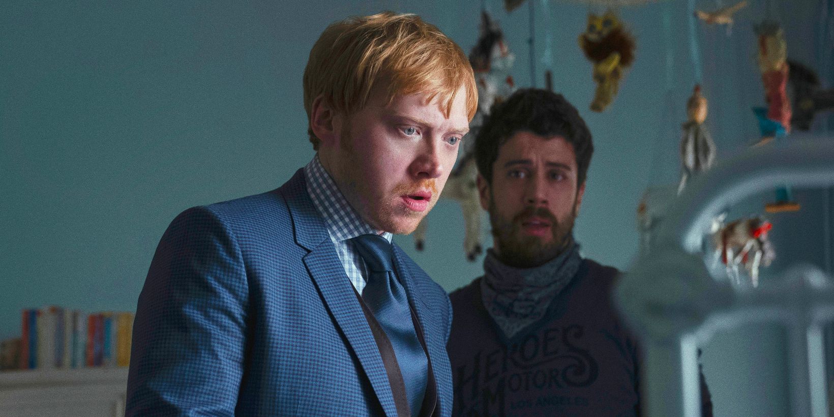 Rubert Grint og Toby Kebbell i Servant, sesong 1