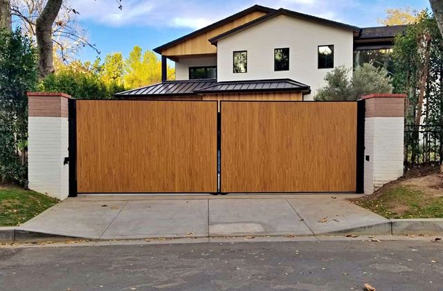 Aluminum vs. Wooden Driveway Gates: Which is Best for San Diego Homes?