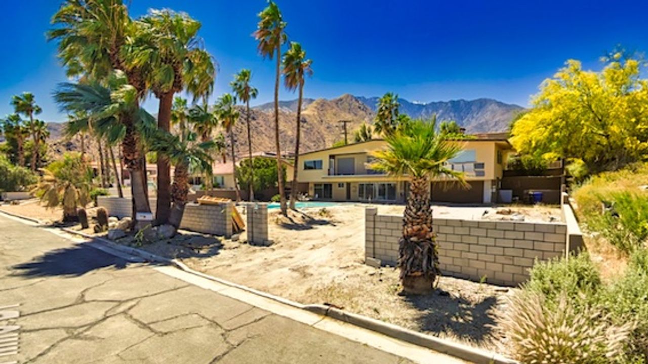 Aluminum Sliding Gate for a Palm Springs Fixer-Upper