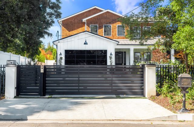 Gate Installation in Los Angeles