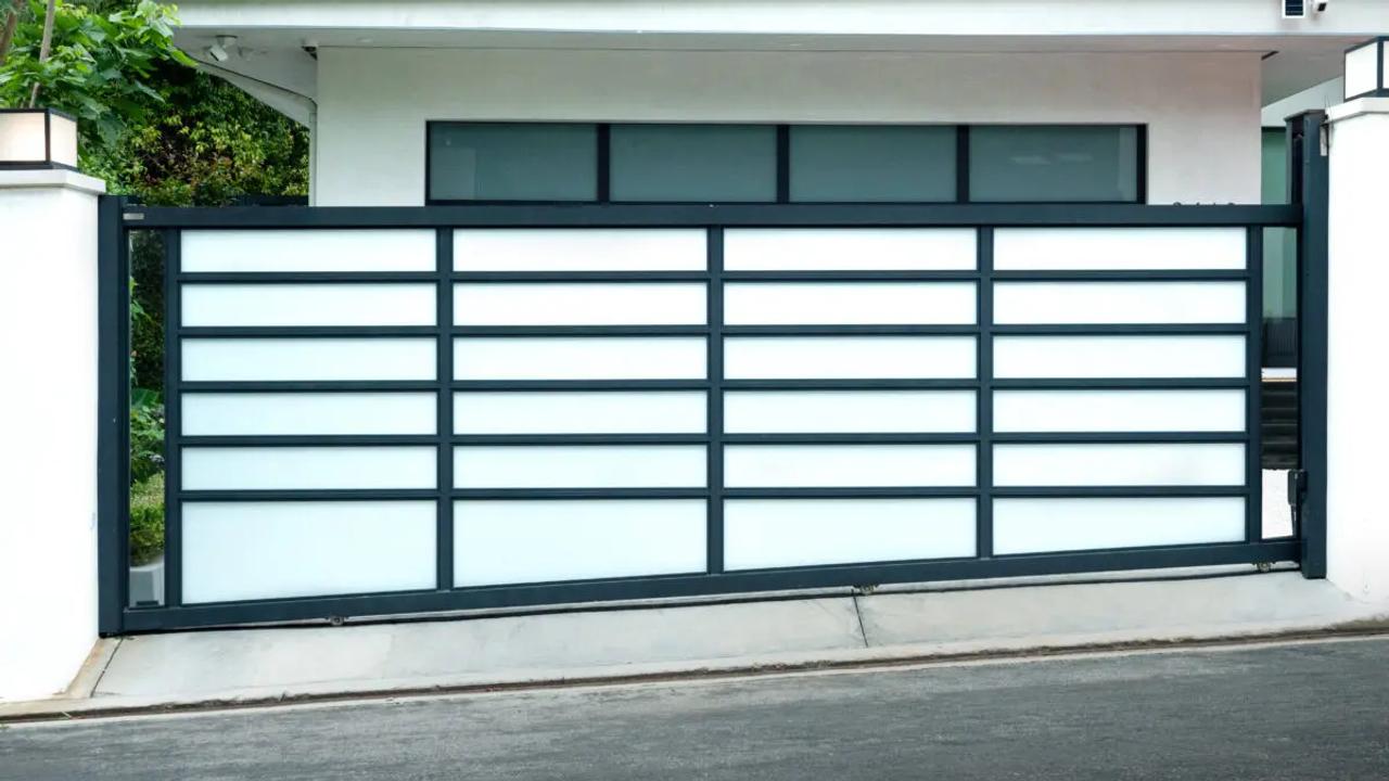 Modern Driveway Gates for Salt Air in Newport Beach