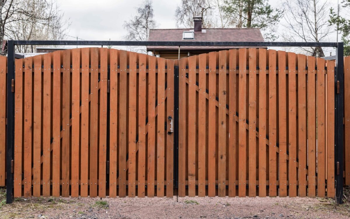 How to Keep Annoying Termites Away From a Brand New Wooden Gate