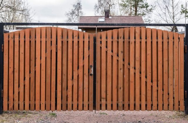 How to Keep Annoying Termites Away From a Brand New Wooden Gate