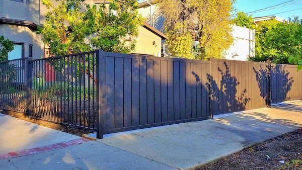 Transform Your Backyard: Stylish Privacy Fences That Redefine Outdoor Spaces
