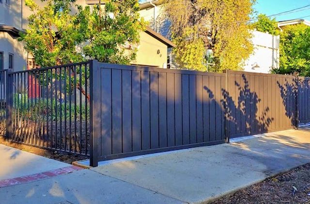Transform Your Backyard: Stylish Privacy Fences That Redefine Outdoor Spaces