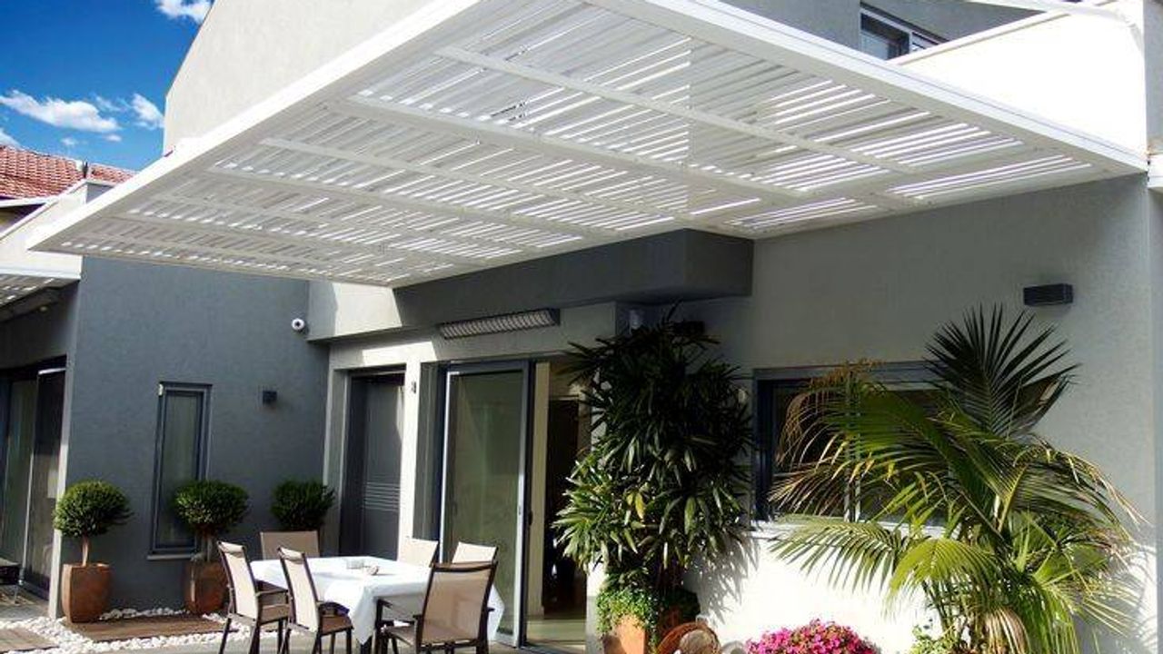 Roof Gazebo Retreats: Where Beauty Meets Functionality