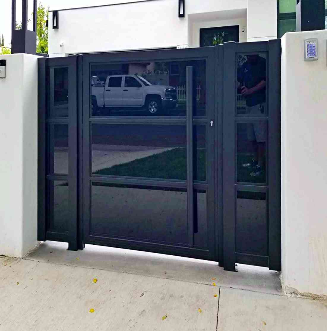 May 2019 Gate of the Month Delights Sherman Oaks Neighbors
