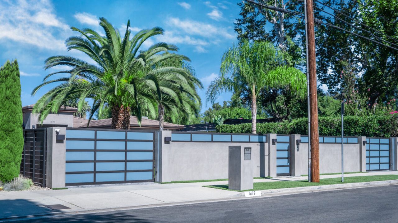5 Ways a No Climb Security Fence Can Better Protect Your Home