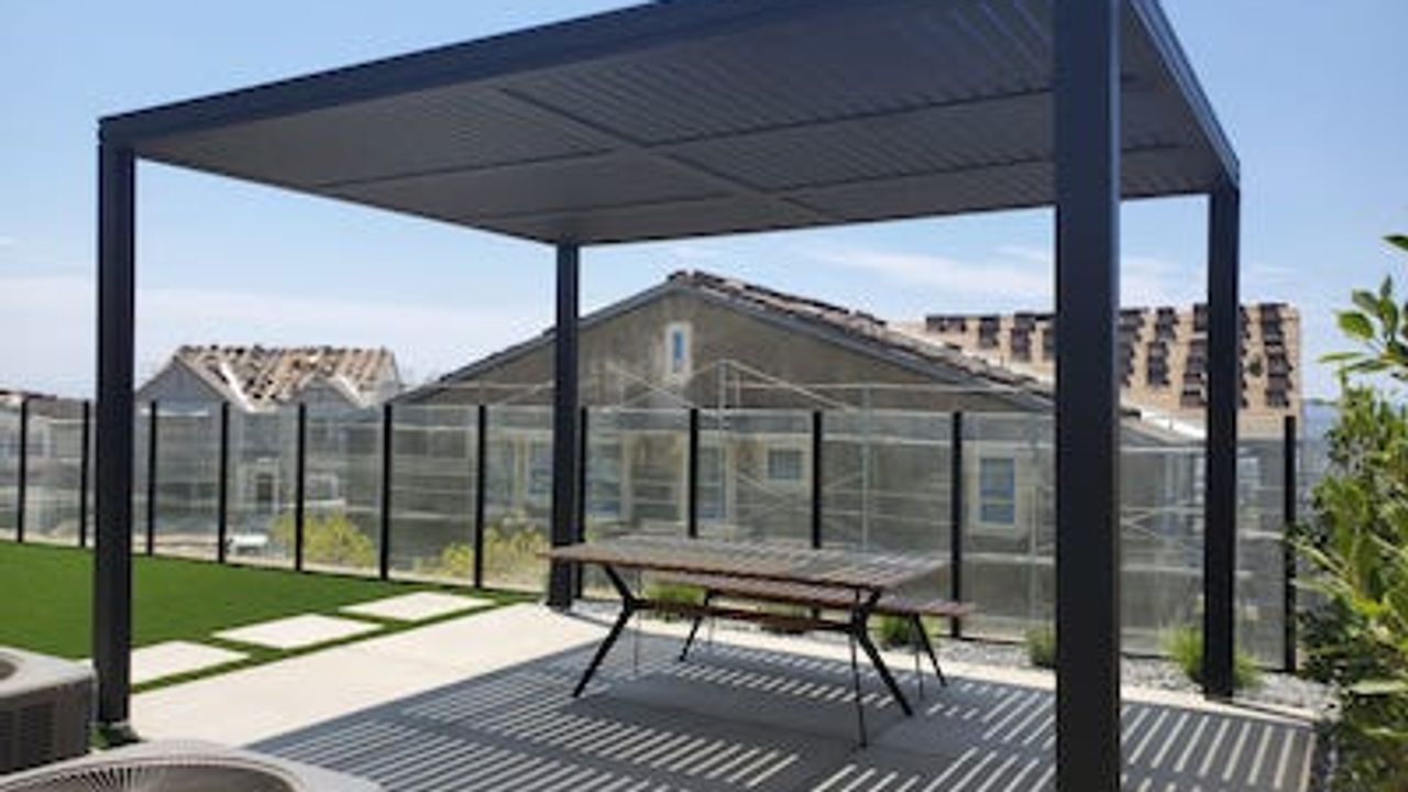 How Do Aluminum Pergolas Stand Up to San Diego's Wind and Extreme Heat?