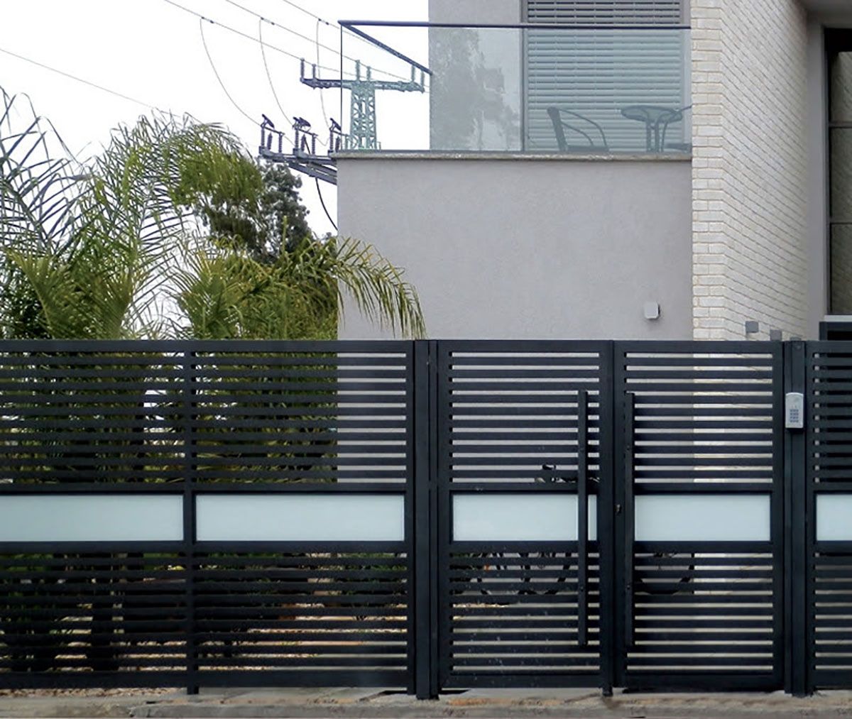 Renovated Fence Saves Palisades Couple 10's of Thousands!