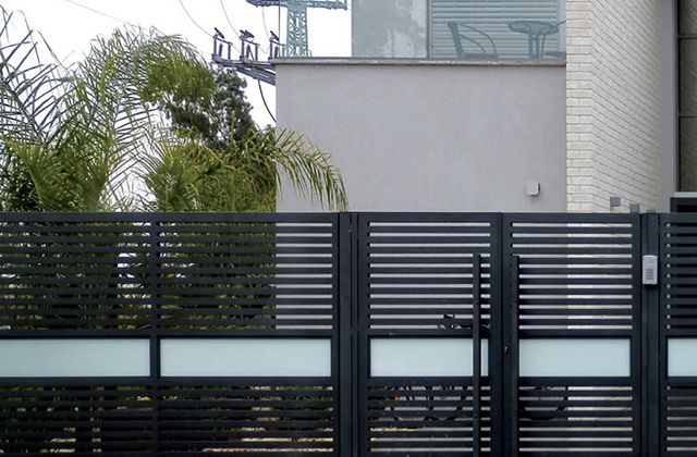 Renovated Fence Saves Palisades Couple 10's of Thousands!