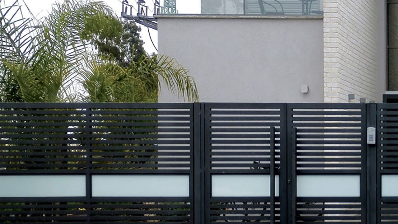 Renovated Fence Saves Palisades Couple 10's of Thousands!