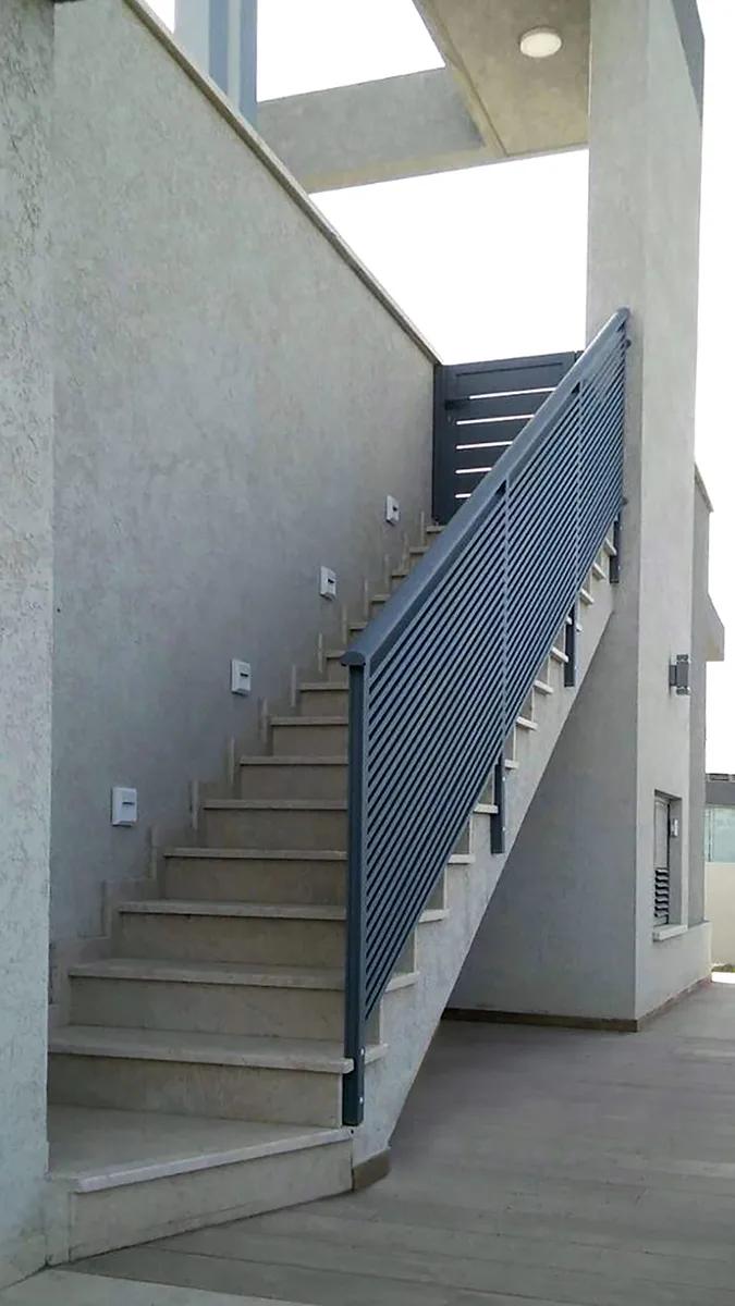 3 Reasons to Consider a Professional Aluminum Railing Installation