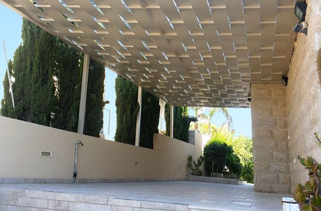 3 Reasons Why You Should Add a Modern Pergola to Your Back Yard