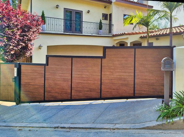 About Wood-like Aluminum Gates