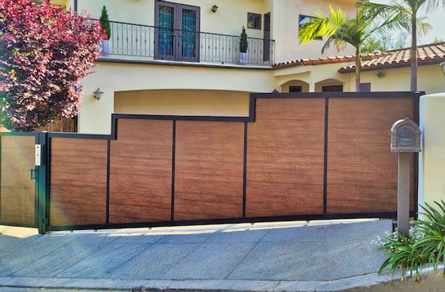 About Wood-like Aluminum Gates