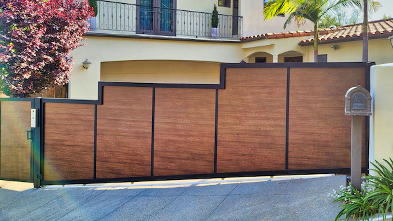 About Wood-like Aluminum Gates