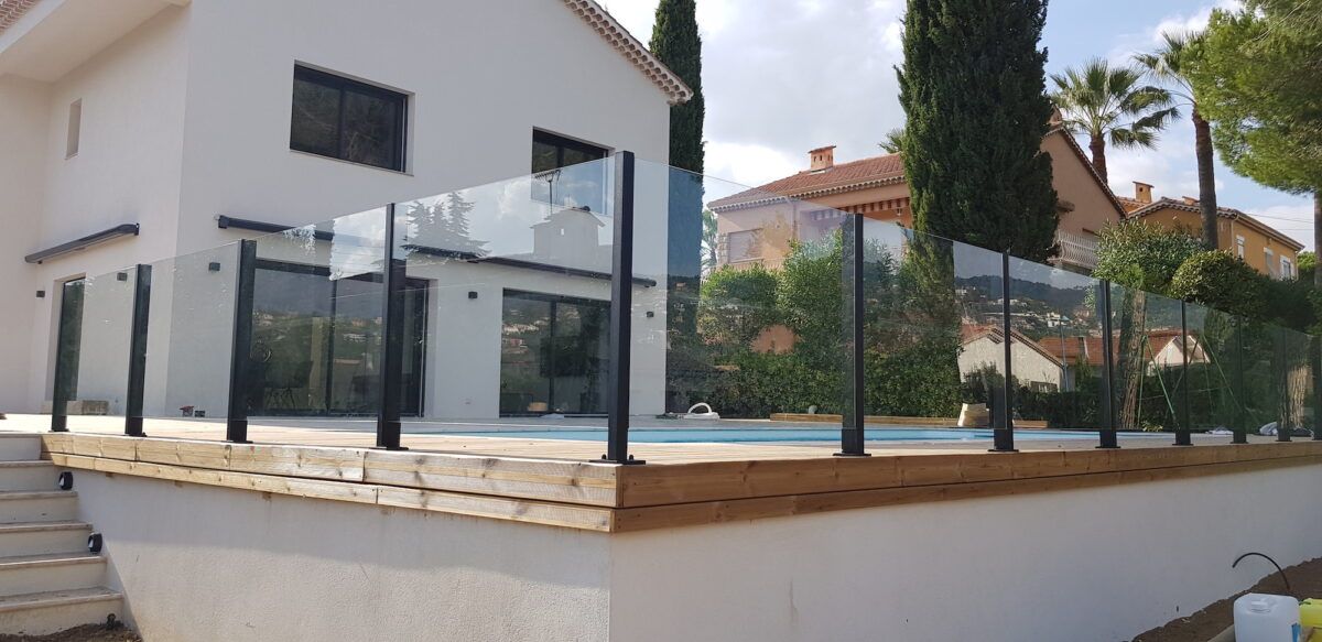 The Ultimate Guide to Choosing Your Pool Fence in San Diego