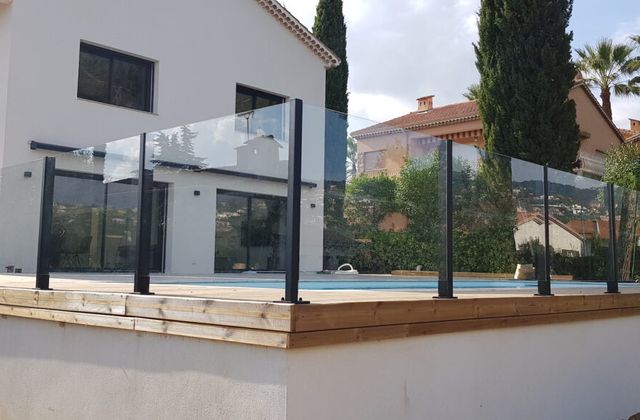 The Ultimate Guide to Choosing Your Pool Fence in San Diego