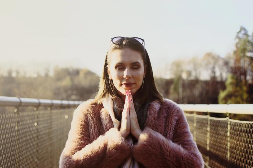 women being grateful