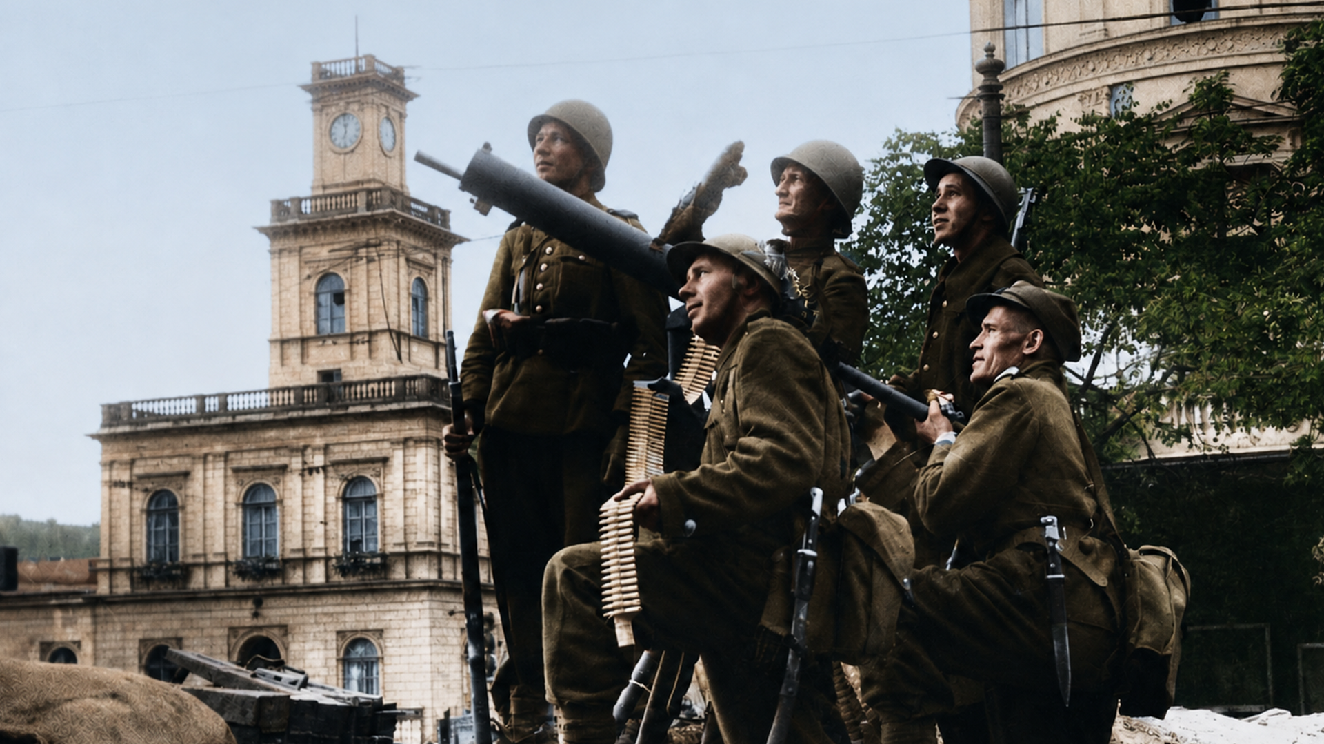 Polish anti-aircraft soldiers in helmets man a machine-gun position against a Warsaw city backdrop.