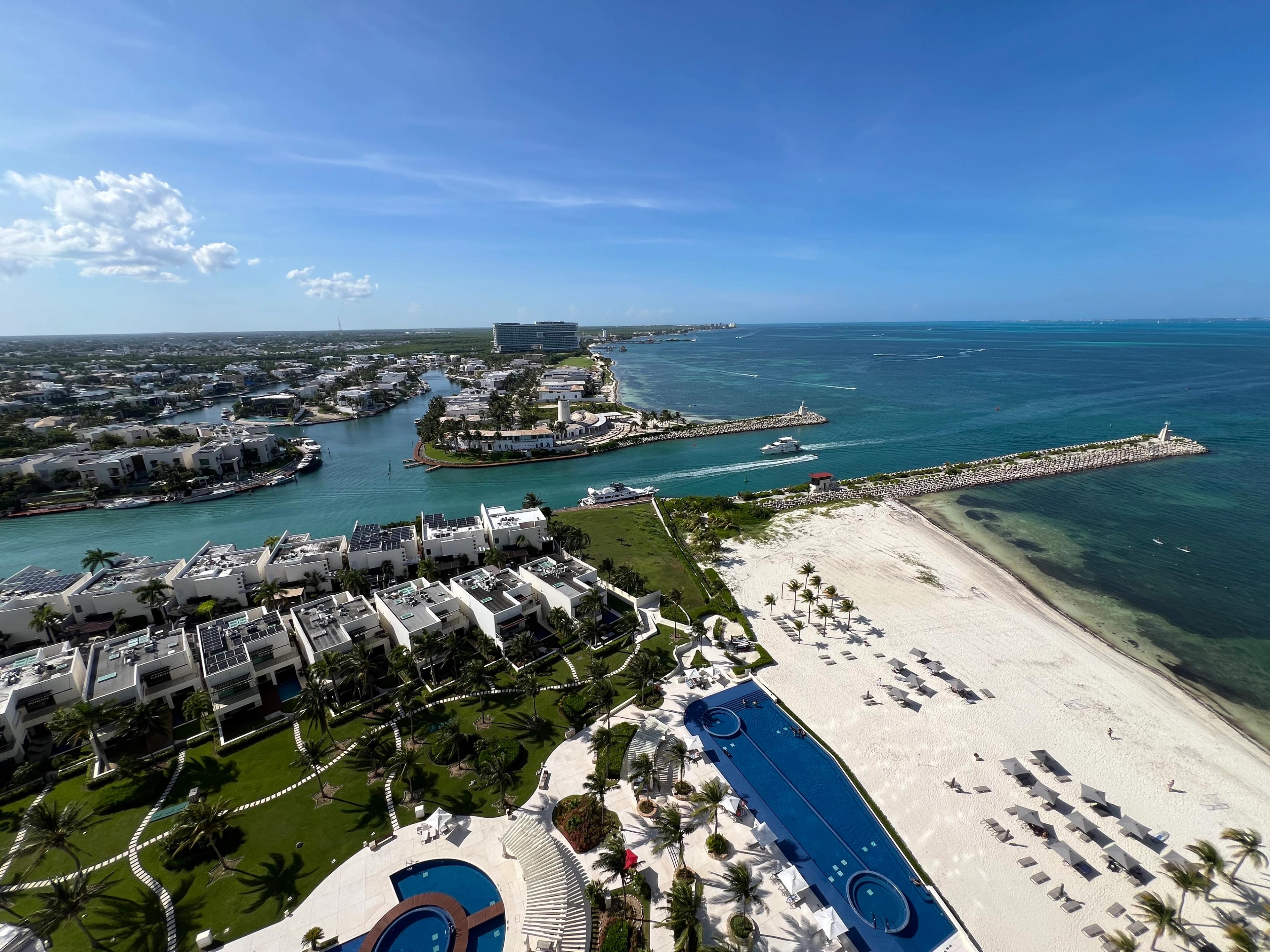 SLS Hotel & Residences — photo 20