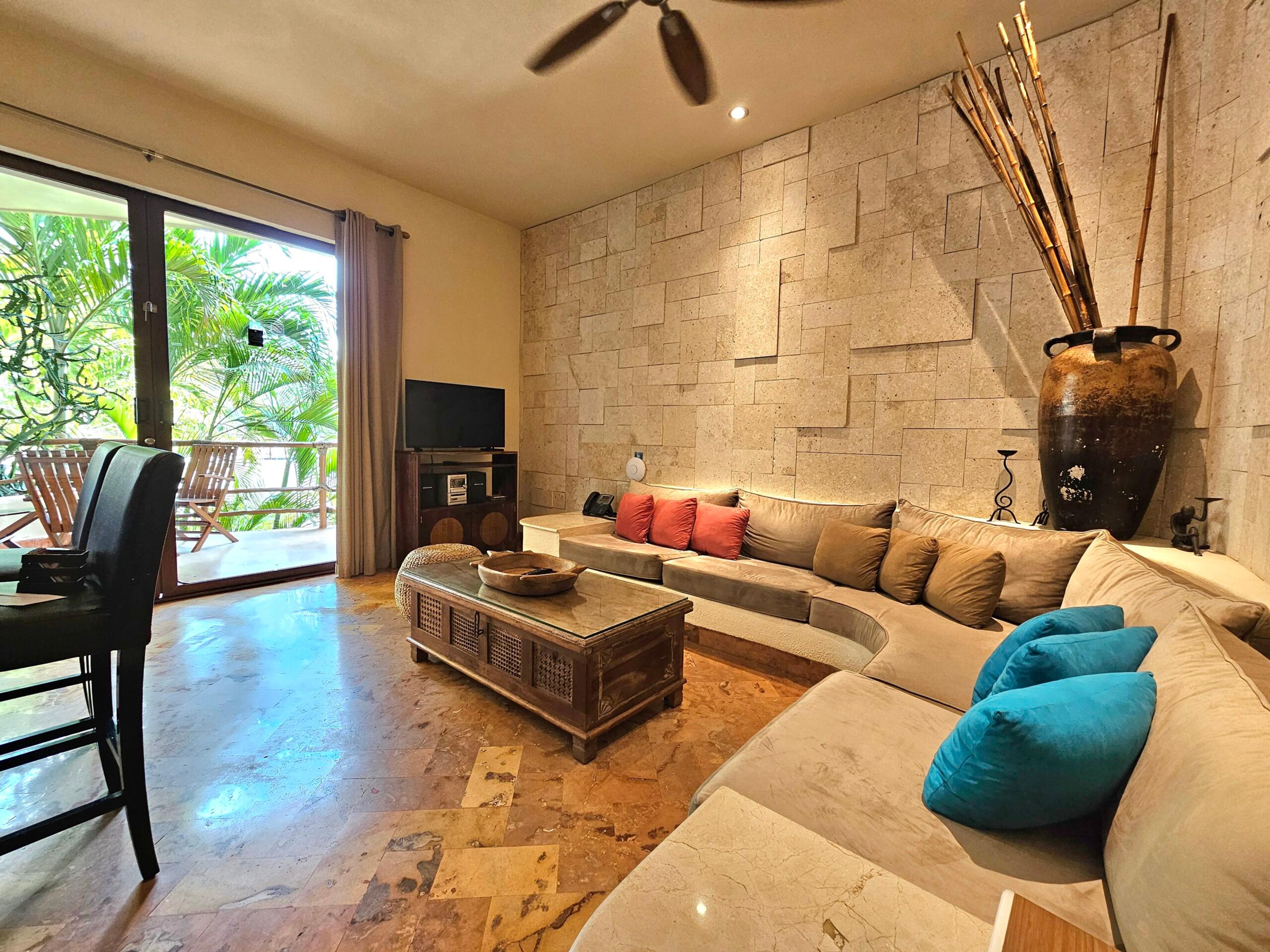Porto Playa | Rustic 2-Bedroom Condo with Pool View — photo 9
