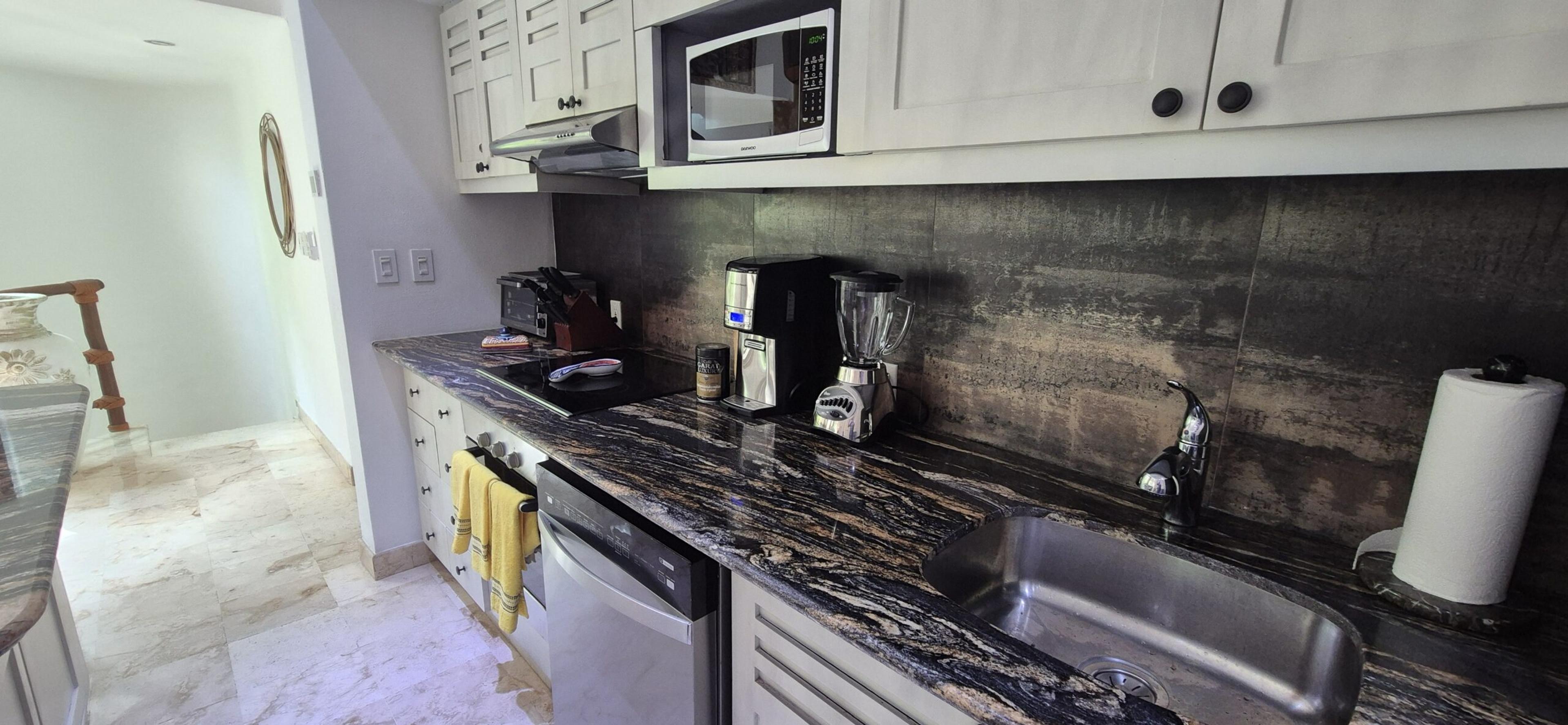 Maya Villa | Luxurious 3-Bedroom Condo Near the Caribbean — photo 12