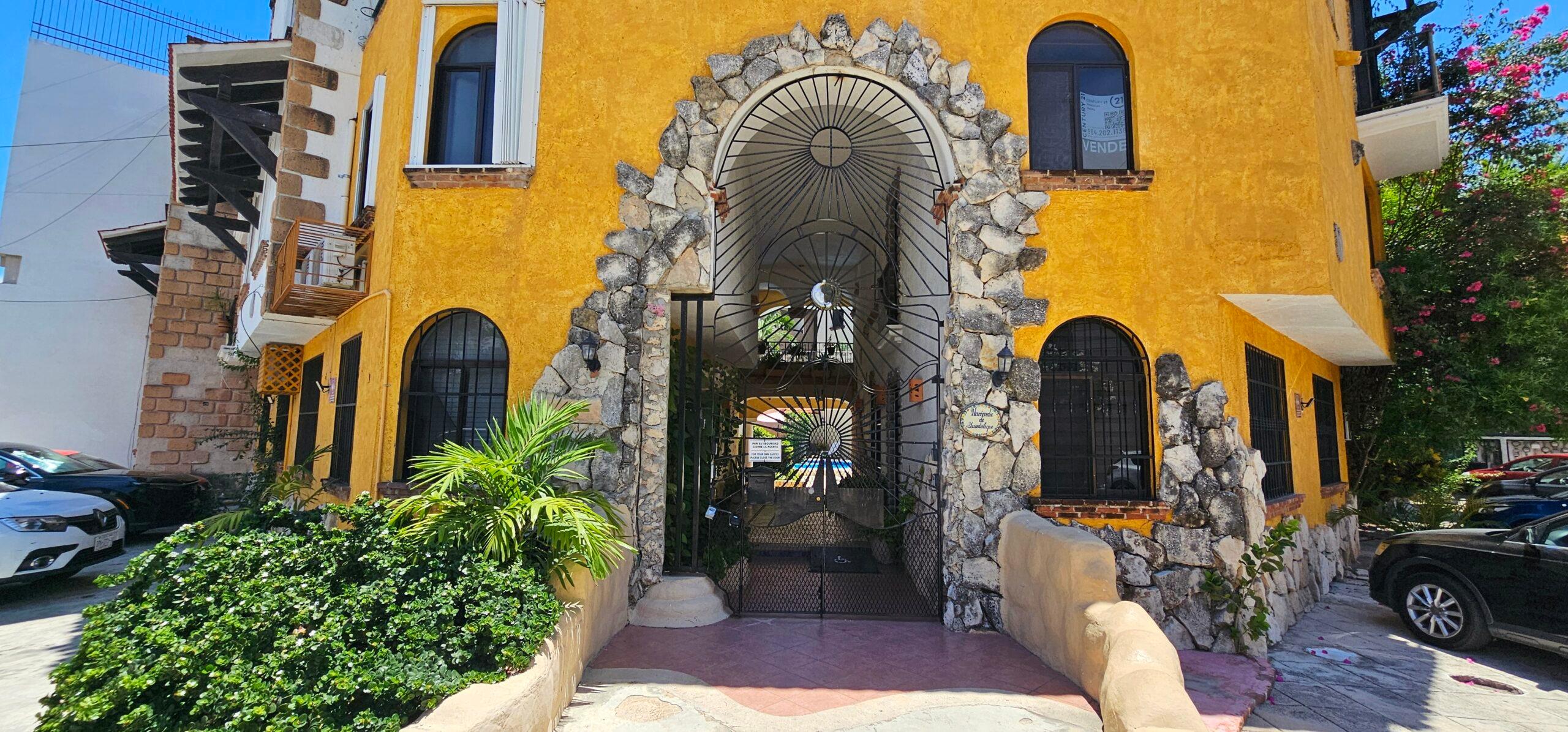 SOLD – Spectacular 1 Bedroom Renovation Opportunity – 3 min walk to beach — photo 18