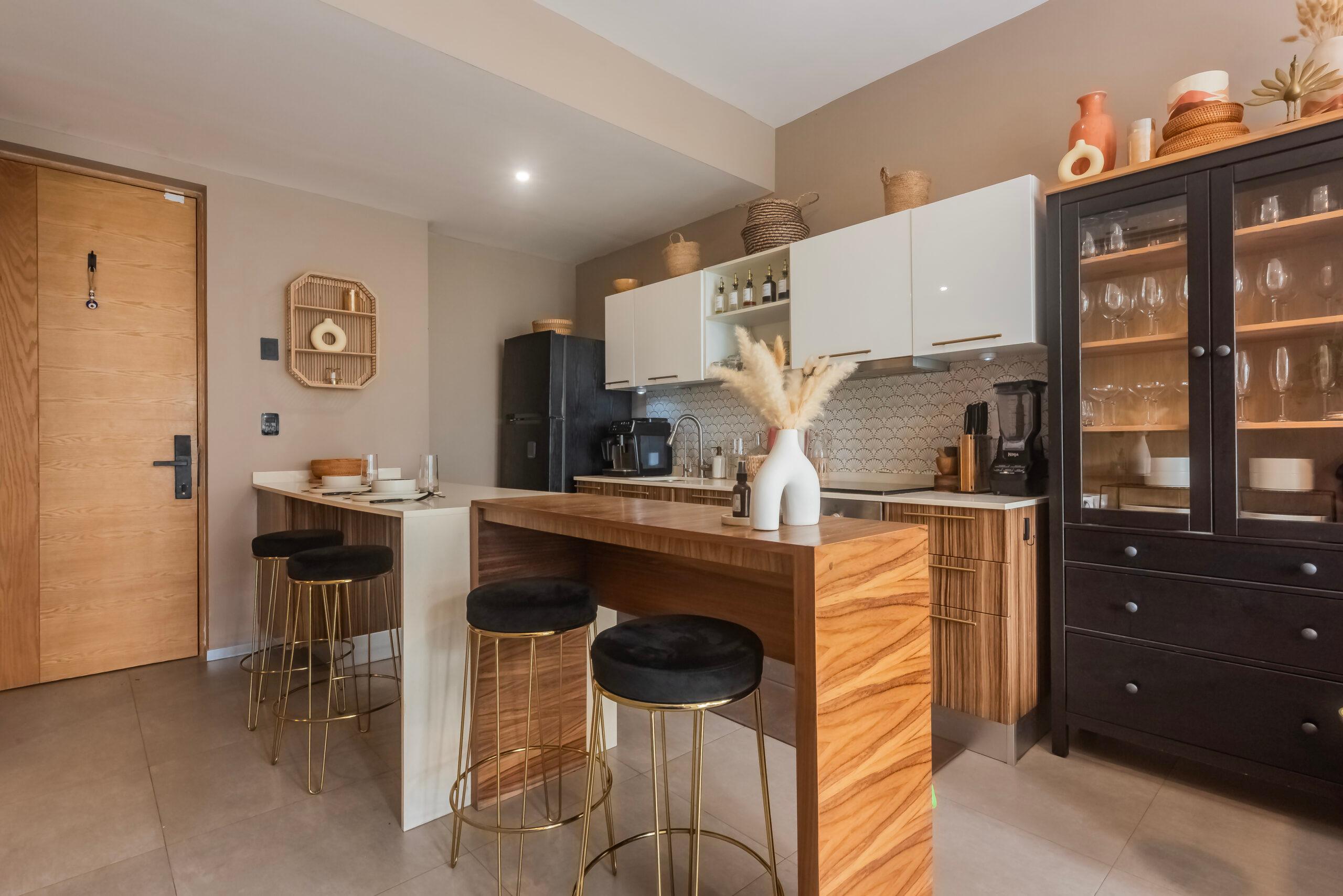The City | Bright Modern Condo in The City — photo 4