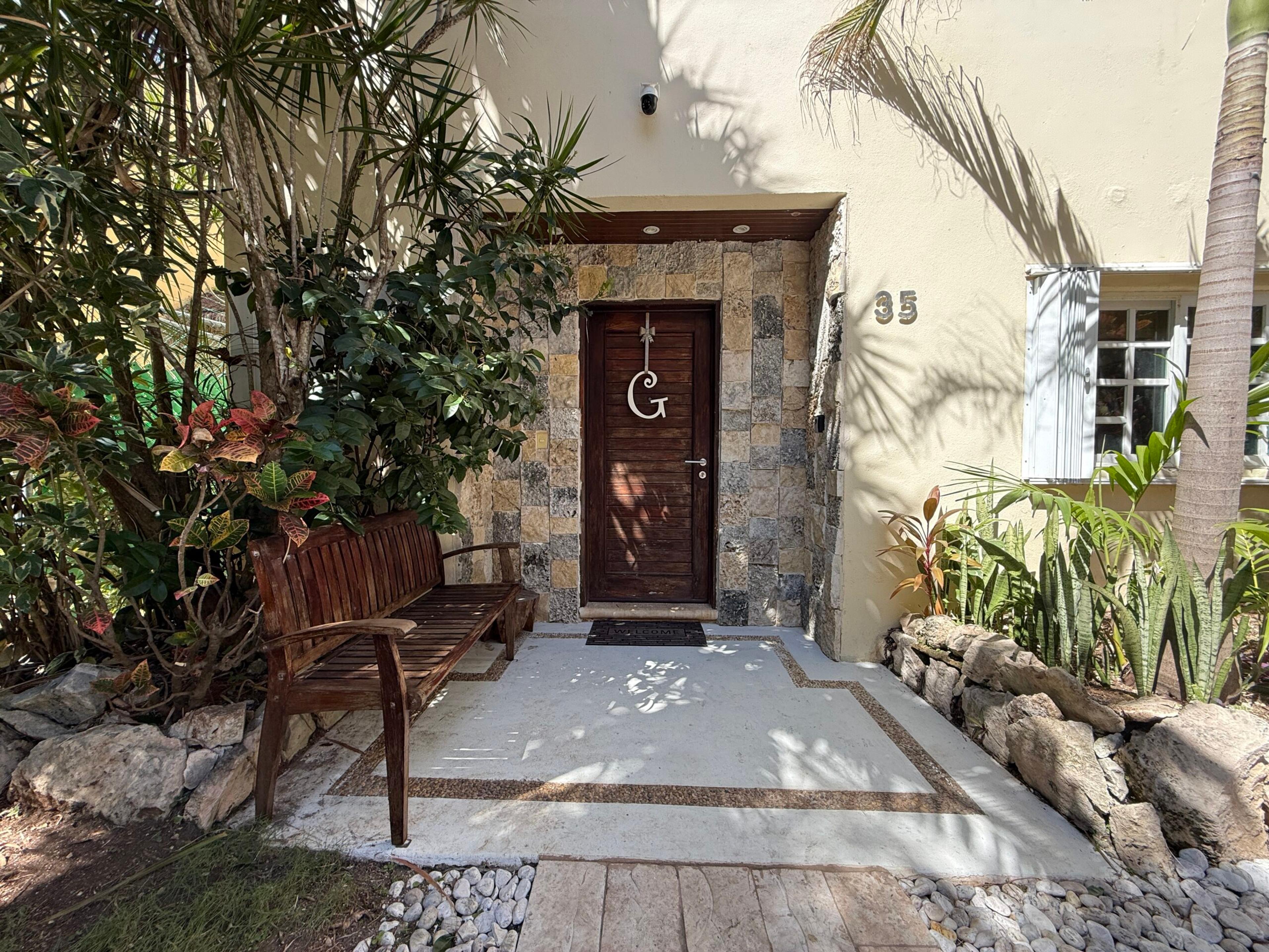 Lol Tun | 5-Bedroom Home with Private Pool — photo 10