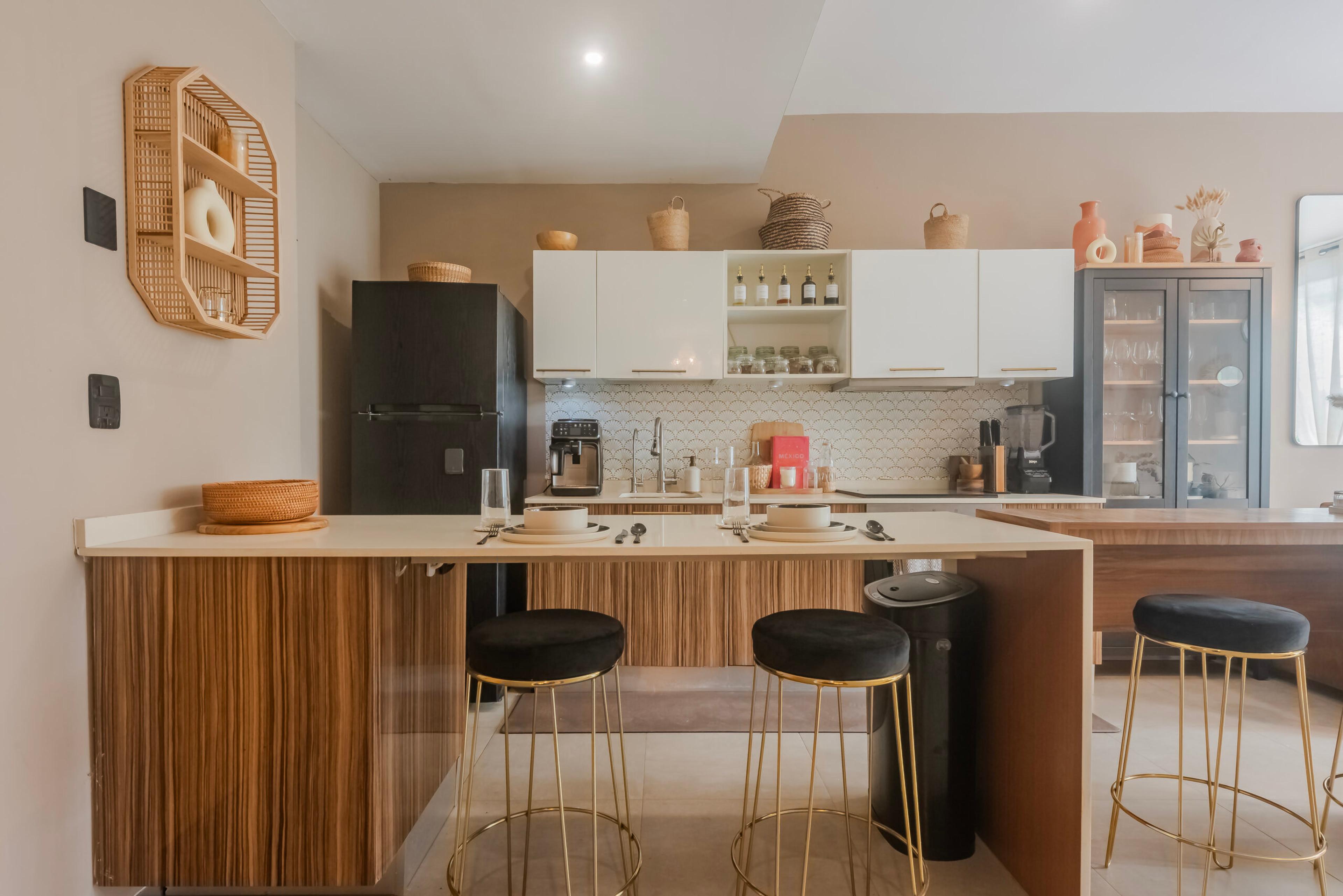 The City | Bright Modern Condo in The City — photo 11