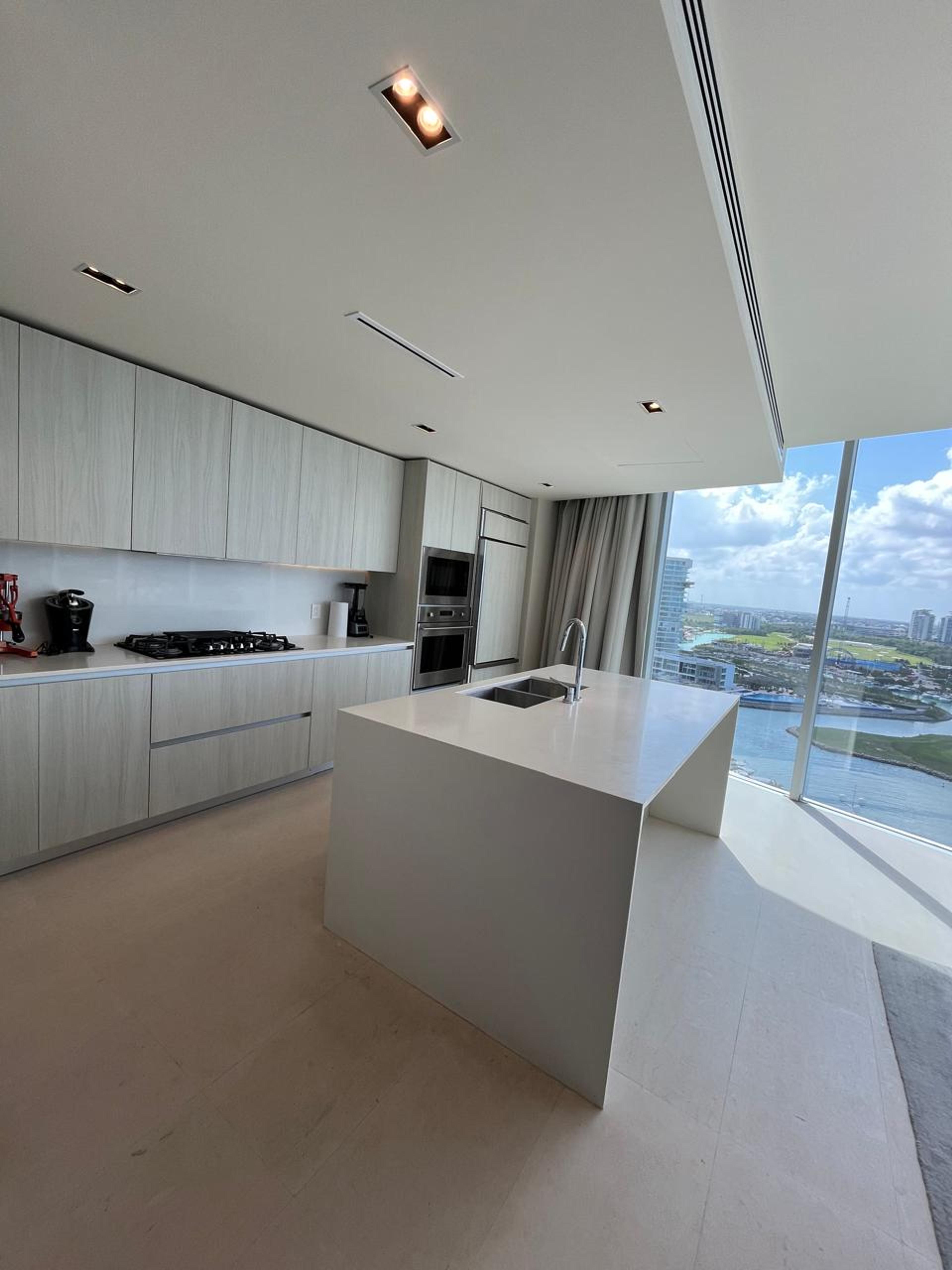 SLS Harbour Beach — photo 14