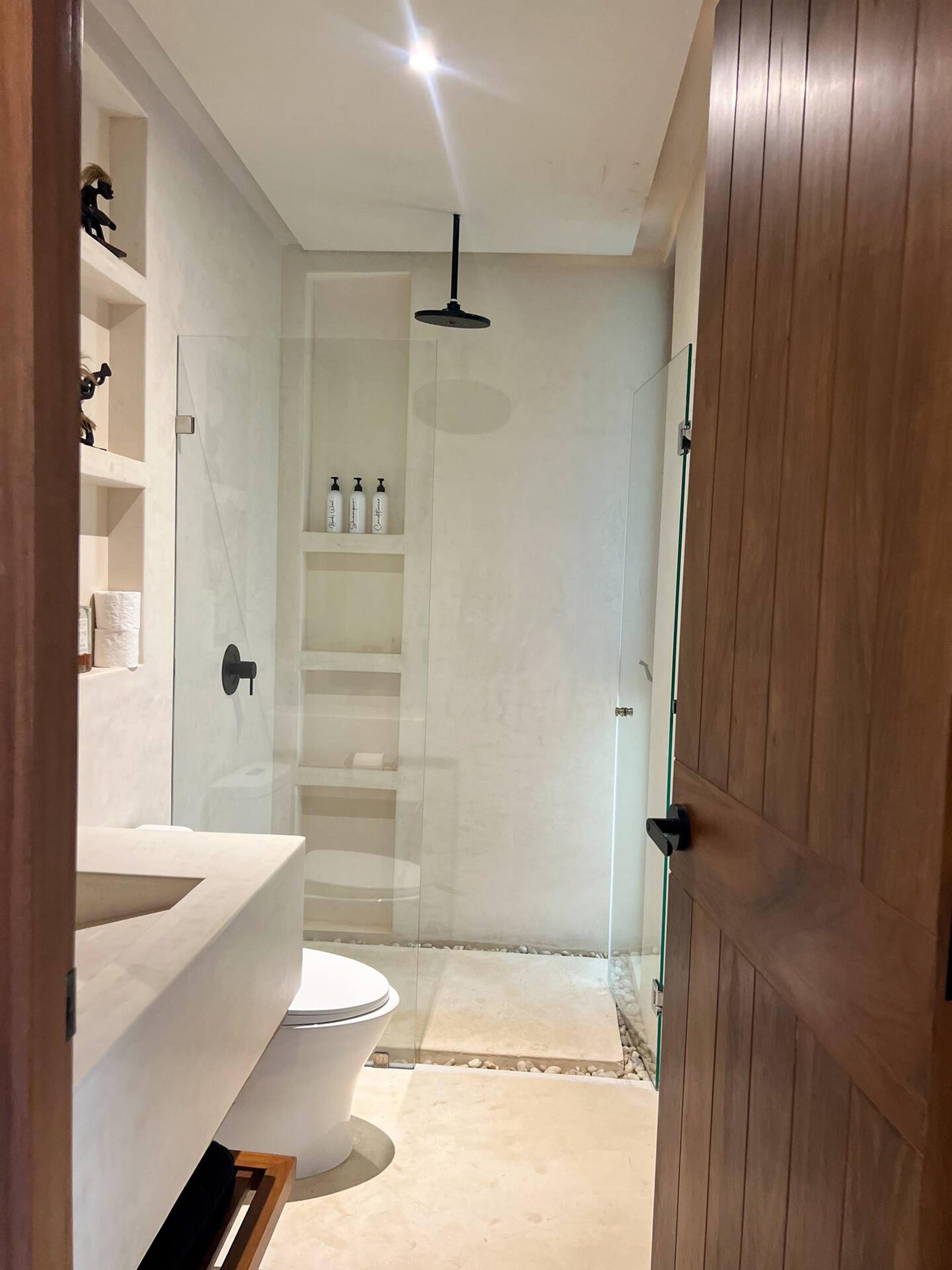 Zambo | Penthouse: Incredible 2-Level 3-Bed Lock-Off with Private Pool — photo 27