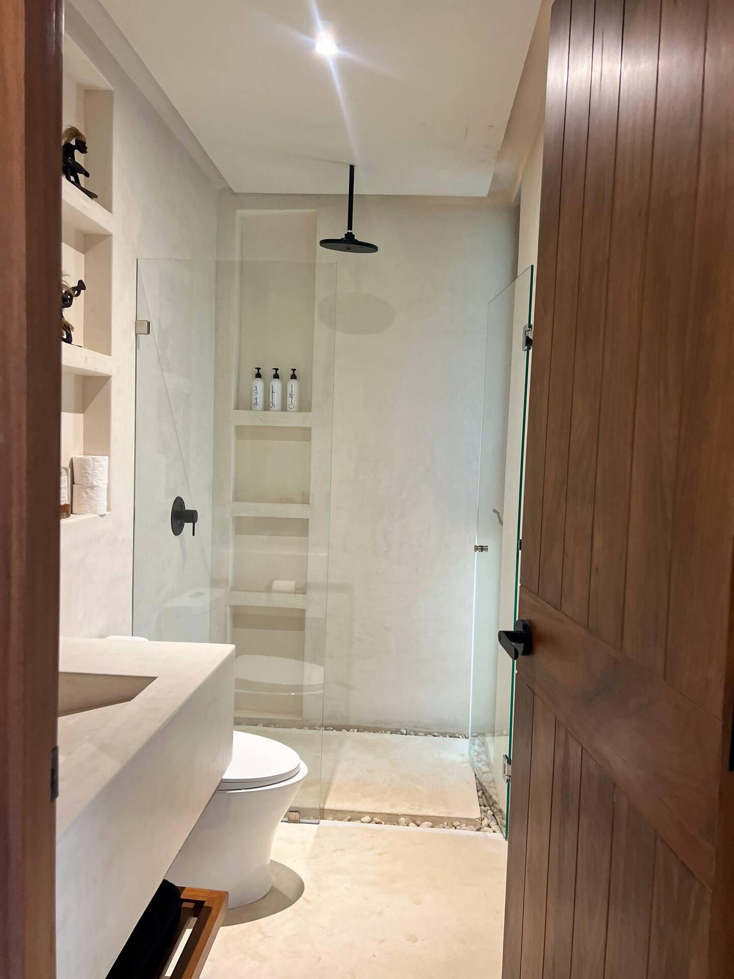 Zambo | Penthouse: Incredible 2-Level 3-Bed Lock-Off with Private Pool — photo 27
