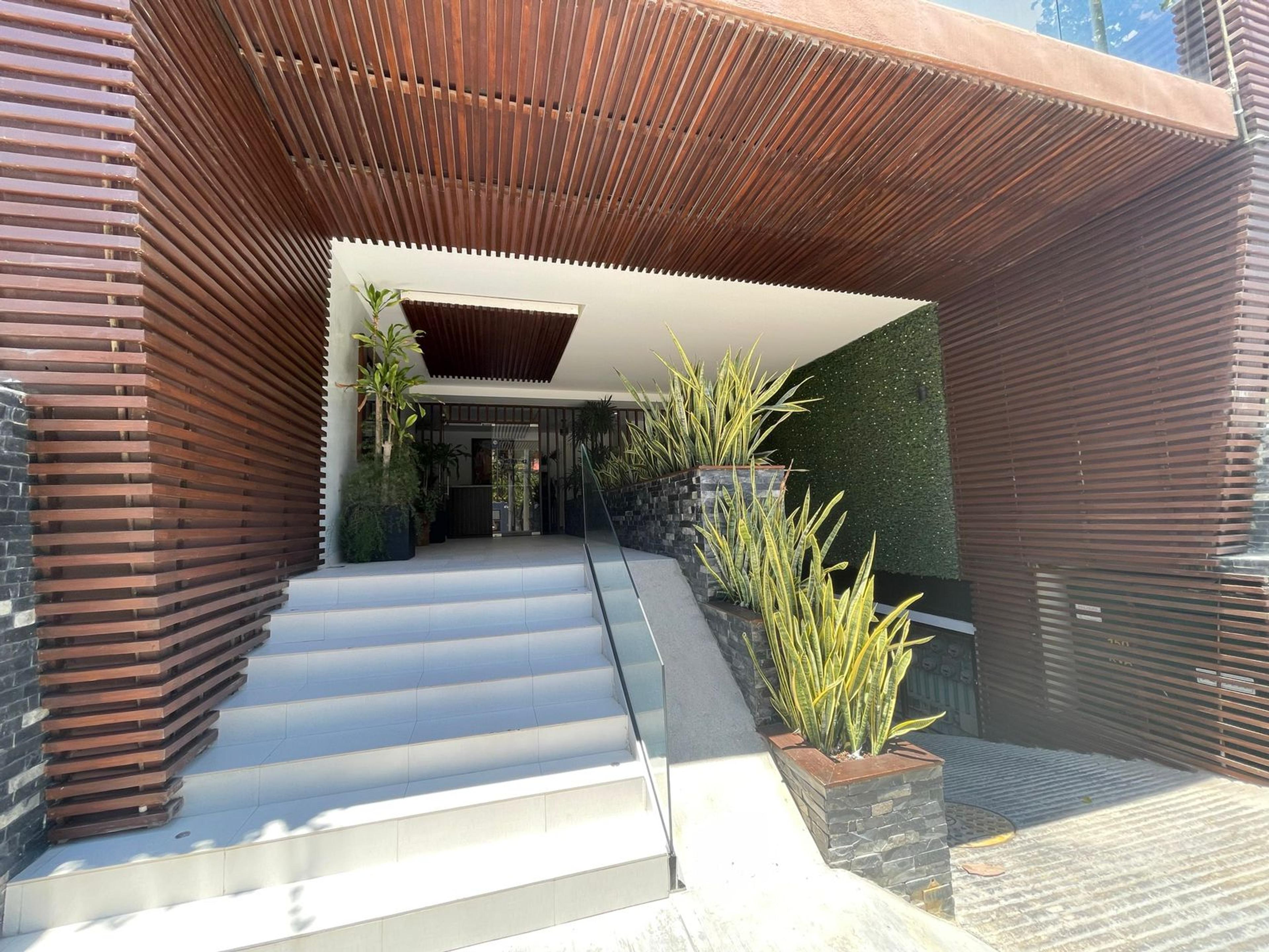 Moma 42 | Centrally Located 1-Bedroom in the Golden Zone — photo 5